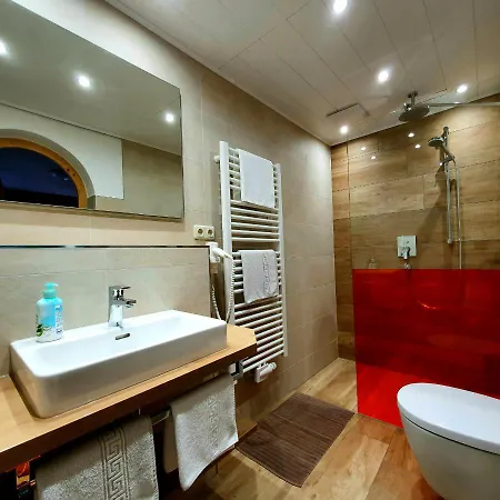 Haus Windegg Guest house Tux